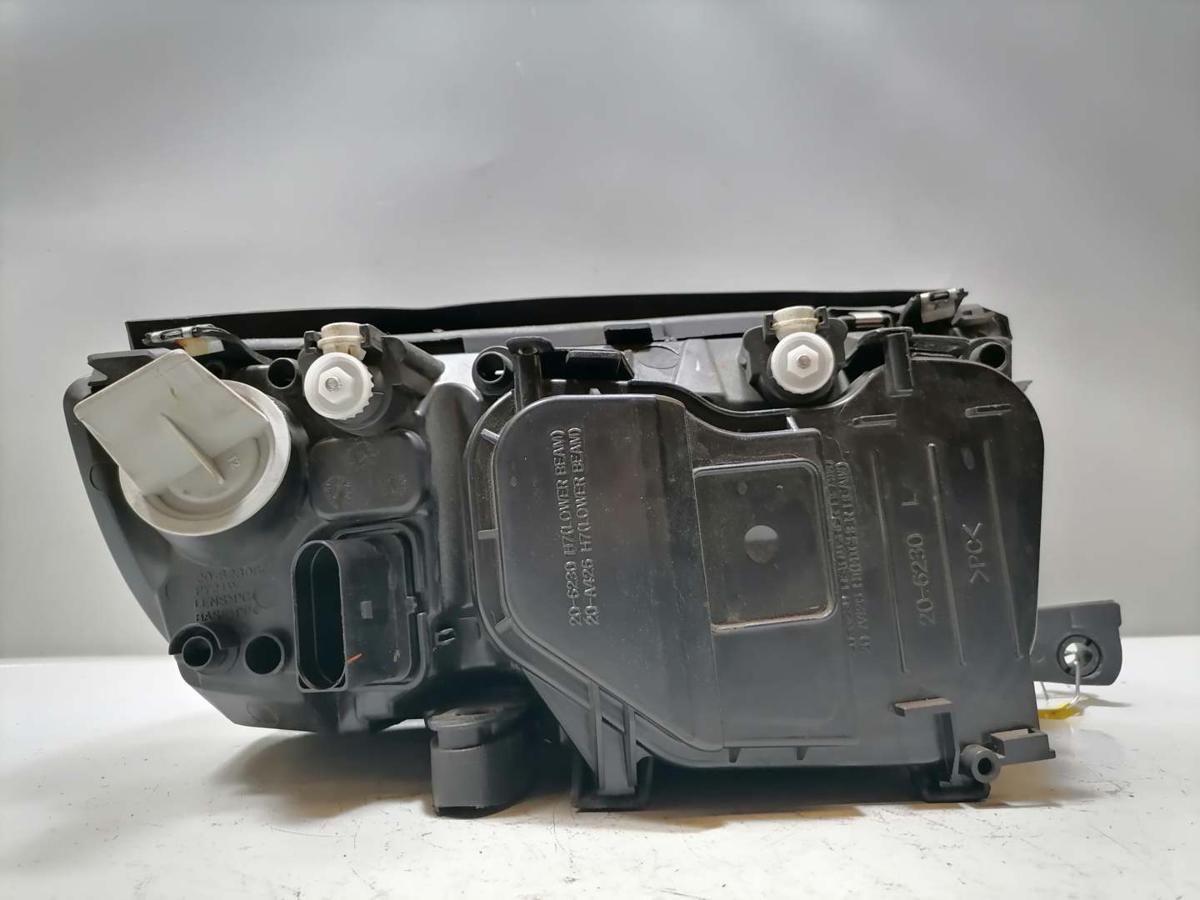 Skoda Fabia 6Y Scheinwerfer links Halogen Chrom Hintergrund Hersteller TYC Bj.2002